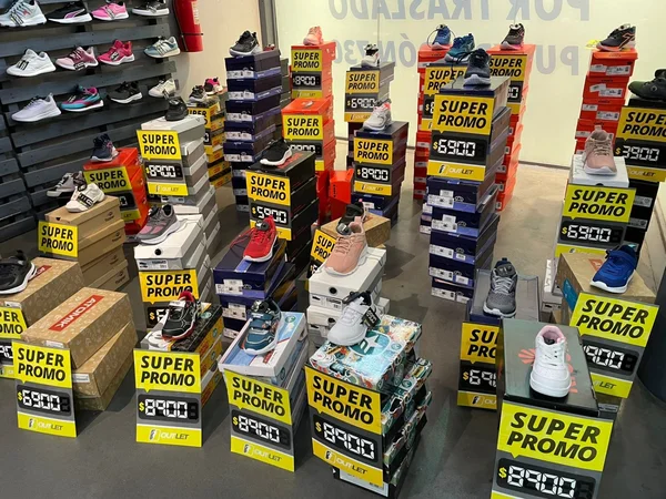 Qu se puede comprar en el outlet que remata stock en el centro